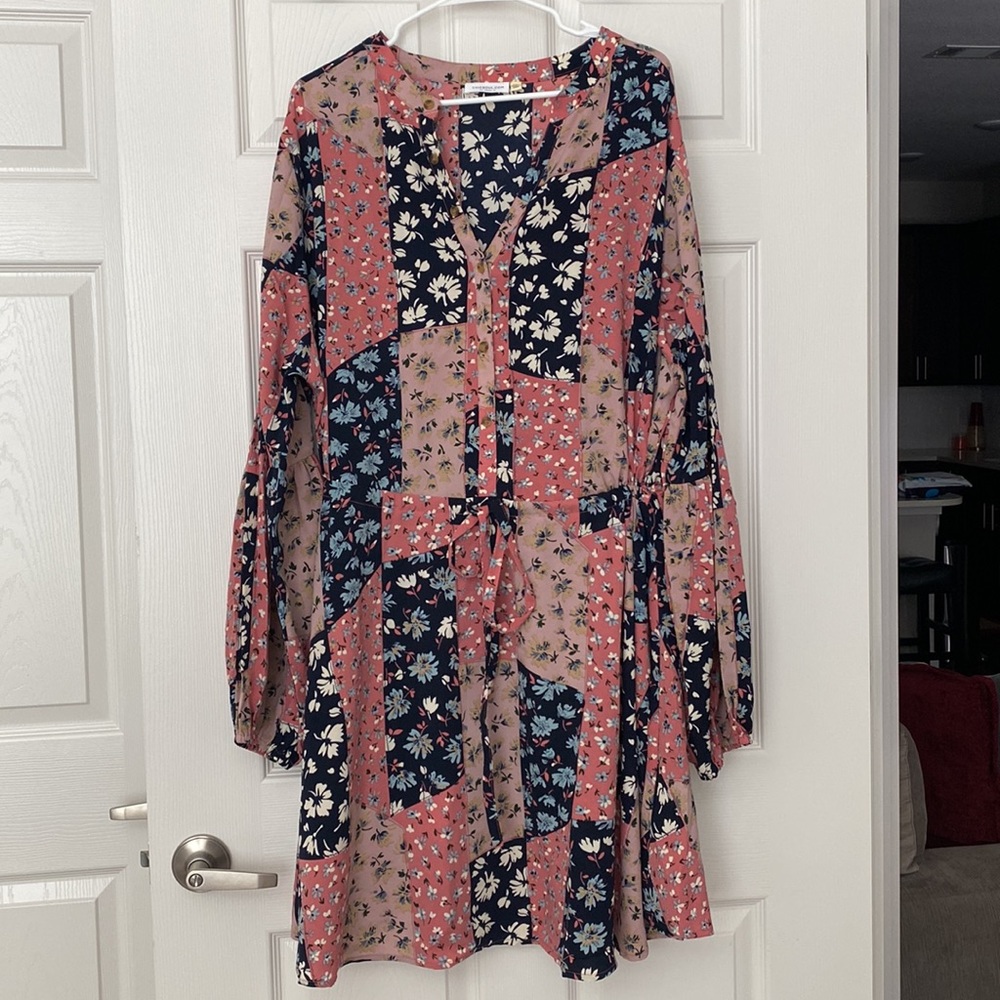 Chic Soul A-Line dress. Balloon sleeves. Scrunch/tie waist. V-Neck button top.